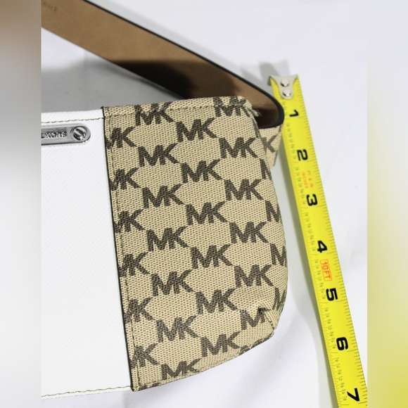 Michael Kors logo Belt bag, SM. EUC - Picture 14 of 16